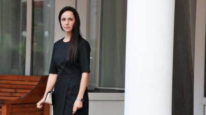 la-traicion-de-la-hermana-pelicu-565×318