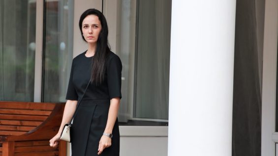 la-traicion-de-la-hermana-pelicu-565×318